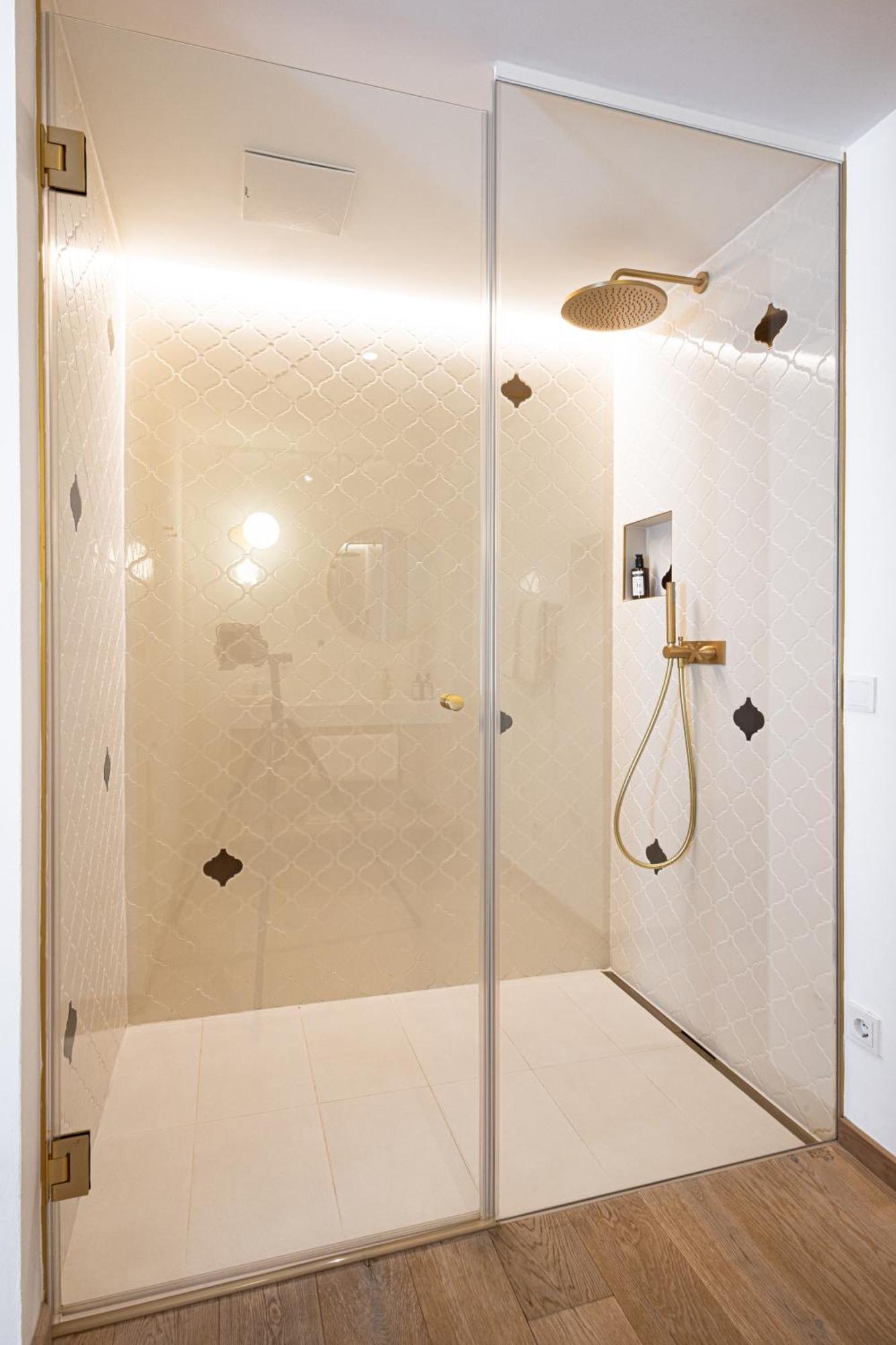 Boutiquehotel Zum Goldenen Hirschen Gmunden Esterno foto