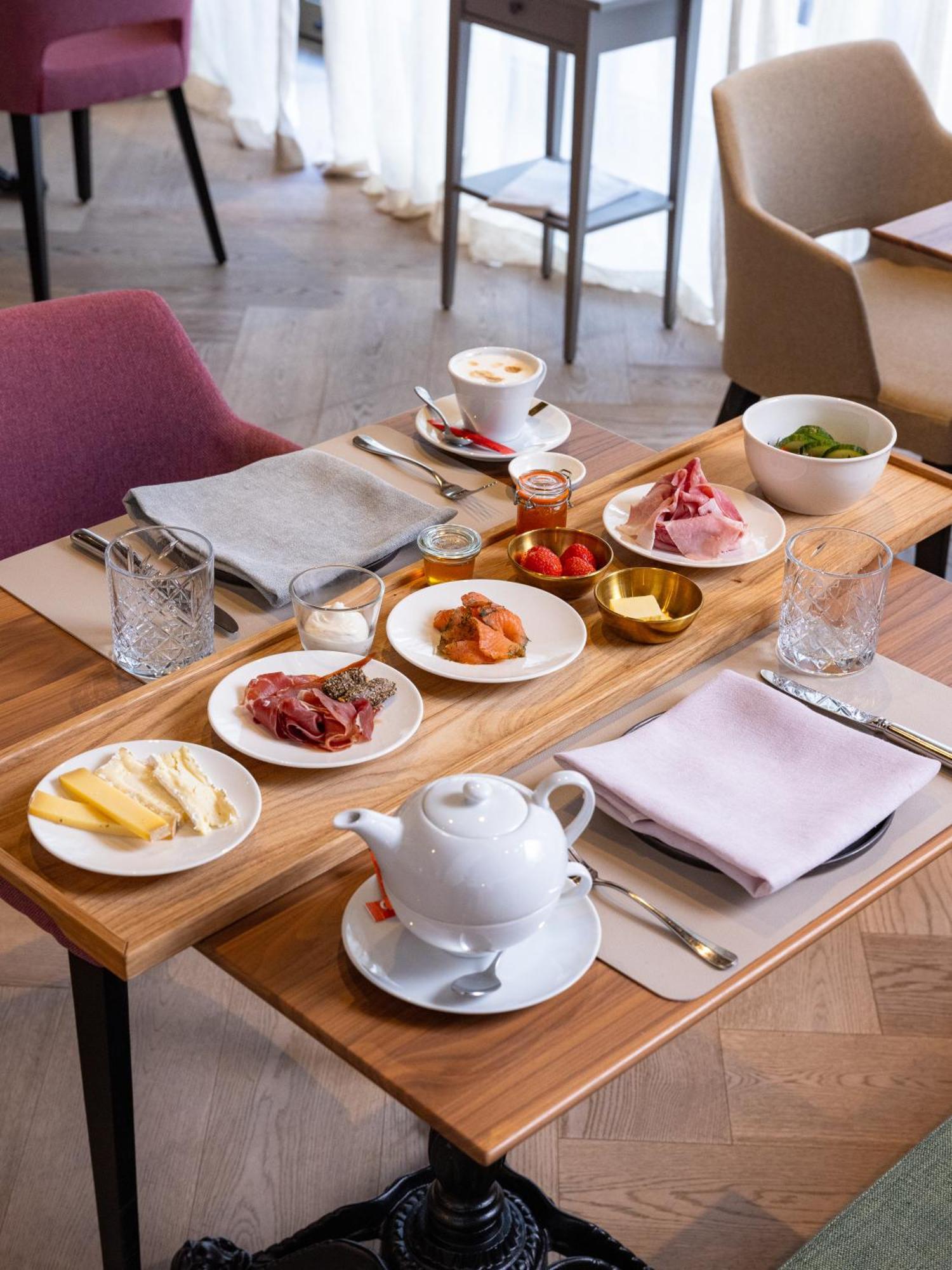 Boutiquehotel Zum Goldenen Hirschen Gmunden Esterno foto
